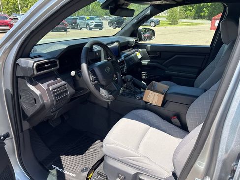 Certified 2026 Toyota Tacoma SR5 AWD/4WD image 13