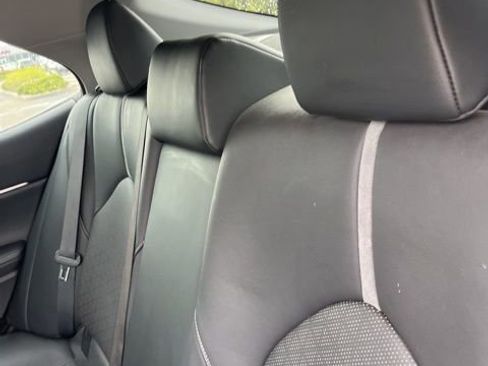 Used 2021 Toyota Camry XSE image 9