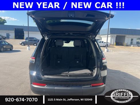 Used 2023 Jeep Grand Cherokee L Altitude image 16