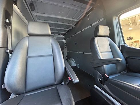 Used 2025 Mercedes-Benz Sprinter 2500 image 27