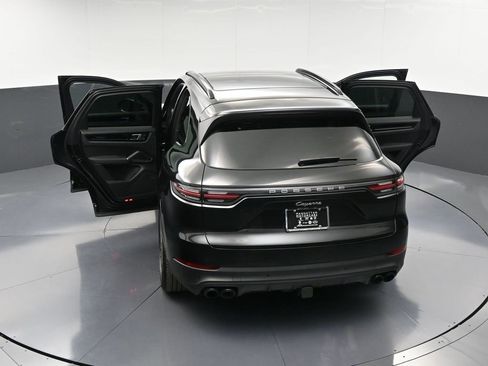 Certified 2023 Porsche Cayenne Platinum Edition image 35