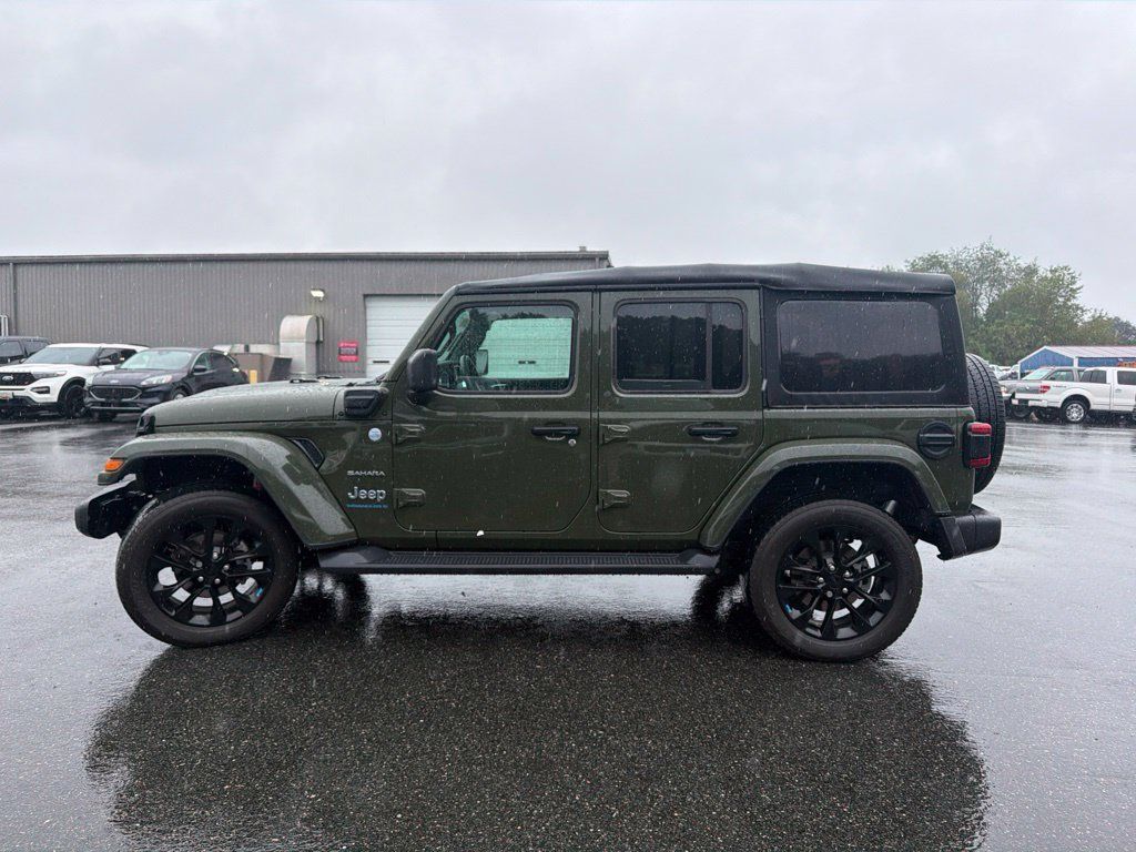 Used 2023 Jeep Wrangler Unlimited Sahara w/ Cold Weather Group AWD/4WD image 5
