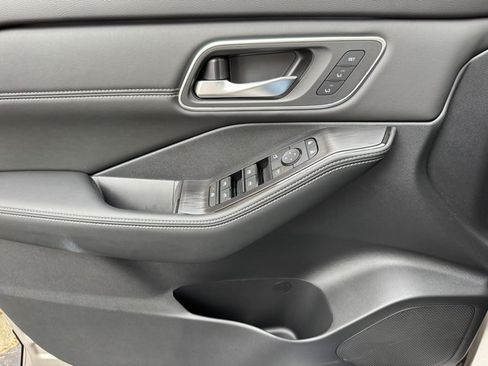 New 2026 Nissan Rogue Platinum AWD/4WD image 11