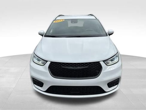 Used 2023 Chrysler Pacifica Touring-L w/ S Appearance Package AWD/4WD image 2