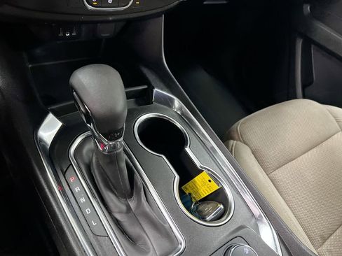 Used 2022 Chevrolet Traverse LS AWD/4WD image 17