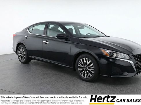 Used 2025 Nissan Altima 2.5 SV FWD image 1
