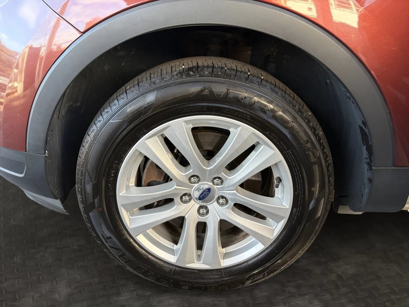 Used 2018 Ford Explorer XLT w/ Equipment Group 201A AWD/4WD image 38