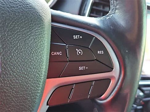 Used 2019 Jeep Grand Cherokee Altitude image 25