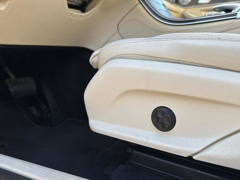 Used 2018 Mercedes-Benz GLC 300 4MATIC image 11