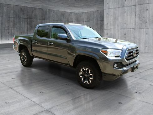 Used 2020 Toyota Tacoma SR5 RWD image 8
