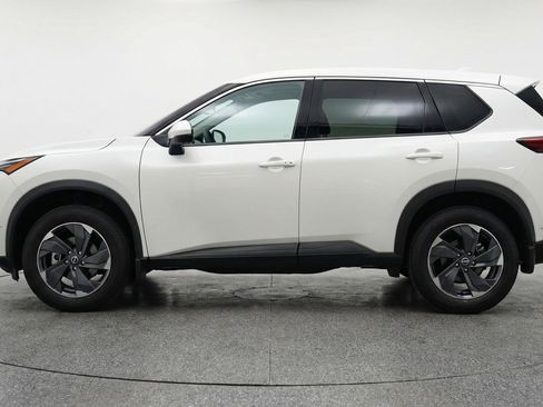 Used 2025 Nissan Rogue SV FWD image 5