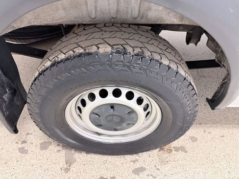 Used 2017 Mercedes-Benz Sprinter 2500 image 14