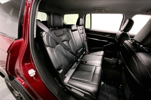 Used 2023 Jeep Grand Cherokee L Limited w/ Black Appearance Package AWD/4WD image 25