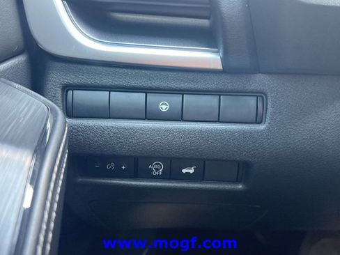 Used 2024 Nissan Rogue SV w/ SV Premium Package FWD image 14