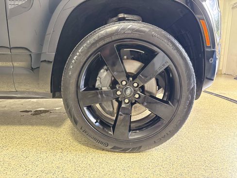 Used 2024 Land Rover Defender 110 X-Dynamic SE AWD/4WD image 9