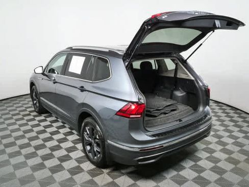 Certified 2023 Volkswagen Tiguan SE w/ Panoramic Sunroof Package FWD image 30