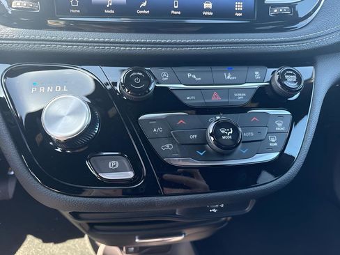 New 2026 Chrysler Pacifica Select image 19