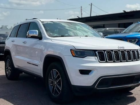 Used 2017 Jeep Grand Cherokee Limited w/ Luxury Group II RWD image 4