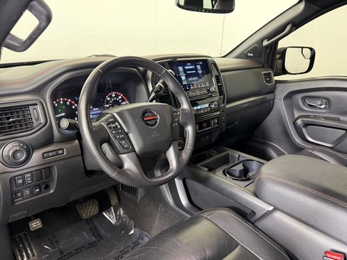 Used 2020 Nissan Titan PRO-4X w/ Pro-4x Convenience Package AWD/4WD image 4