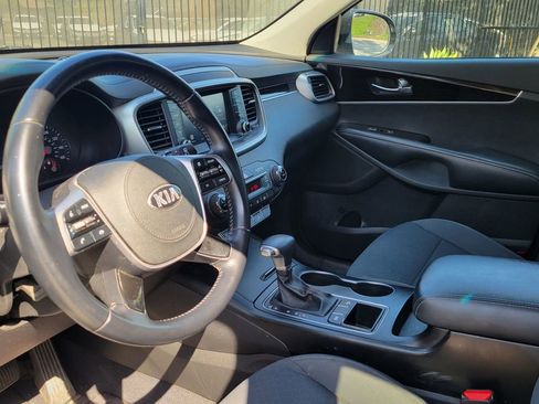 Used 2020 Kia Sorento S FWD image 9