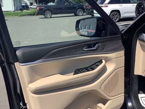 Certified 2023 Jeep Grand Cherokee Limited AWD/4WD image 21