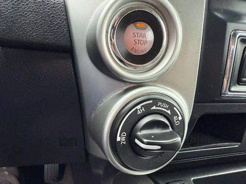 Used 2017 Nissan Titan SL image 39