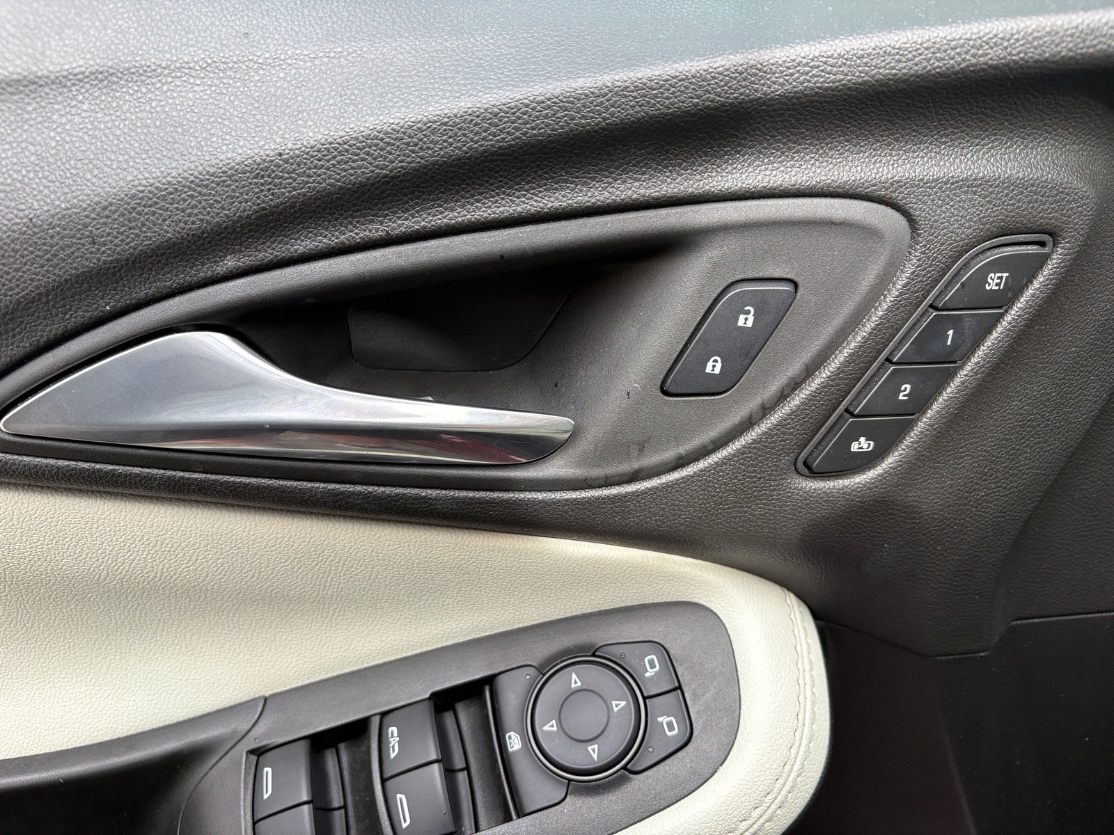 Used 2022 Buick Encore GX Essence w/ Advanced Technology Package FWD image 17