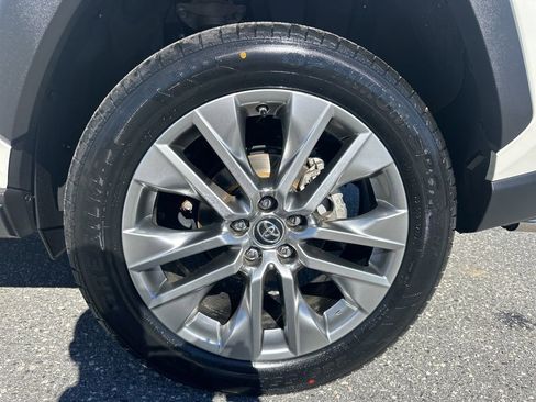 Used 2019 Toyota RAV4 Limited image 32