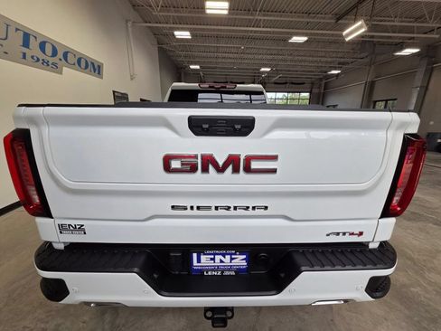 Used 2025 GMC Sierra 1500 AT4 w/ Technology Package AWD/4WD image 7