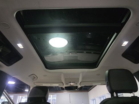 Used 2022 Land Rover Defender 90 S image 24