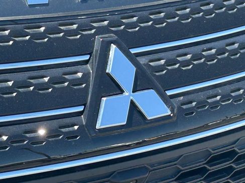 Used 2025 Mitsubishi Outlander 4WD Plug-In Hybrid image 11