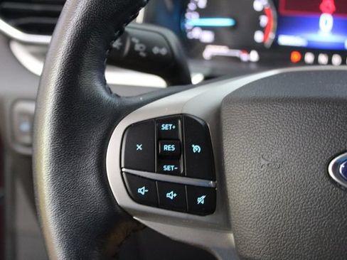 Used 2022 Ford Explorer XLT w/ Equipment Group 202A AWD/4WD image 14