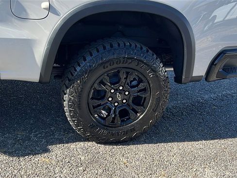 New 2026 Chevrolet Silverado 1500 ZR2 image 9