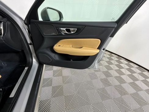 Used 2025 Volvo V60 B5 Cross Country Ultra w/ Protection Package Premier image 21