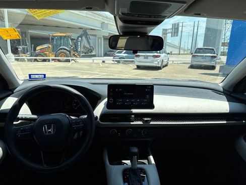 Certified 2027 Honda HR-V LX image 7