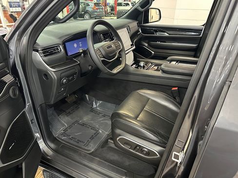 Used 2024 Jeep Wagoneer 4WD image 9
