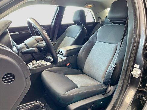 Used 2022 Chrysler 300 Touring w/ Sport Appearance Package image 19