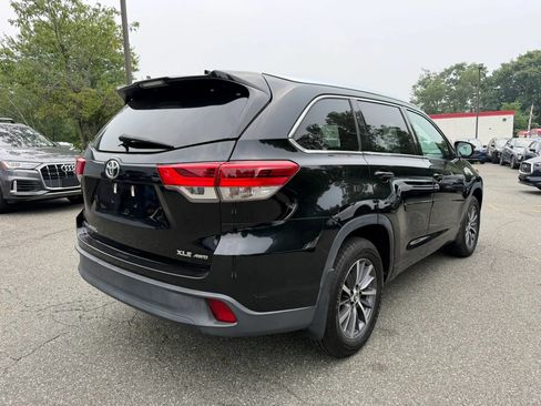 Used 2017 Toyota Highlander XLE AWD/4WD image 5