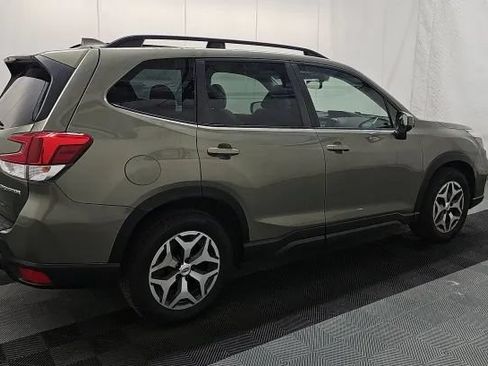 Used 2021 Subaru Forester Premium AWD/4WD image 2