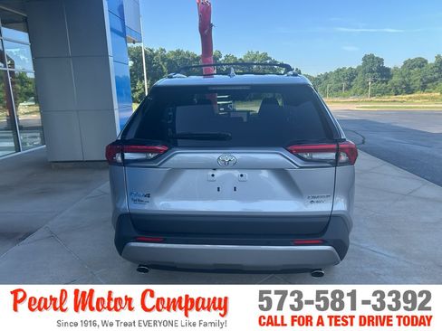 Used 2025 Toyota RAV4 Limited w/ Advanced Technology Package AWD/4WD image 5