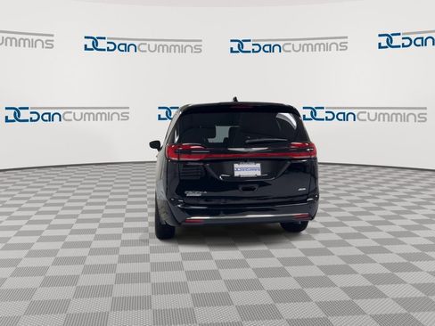 New 2026 Chrysler Pacifica Select AWD/4WD image 7