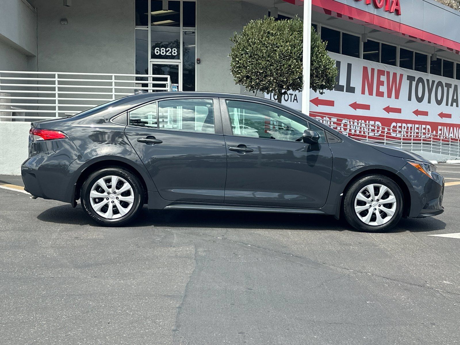 Used 2025 Toyota Corolla LE FWD image 6