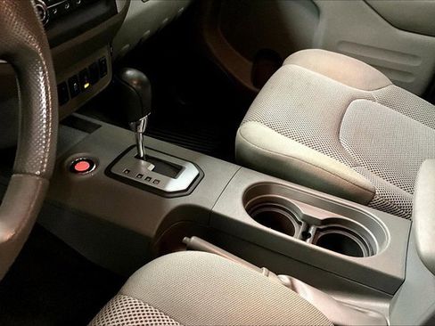 Used 2020 Nissan Frontier SV w/ Midnight Edition Floor Mats image 16