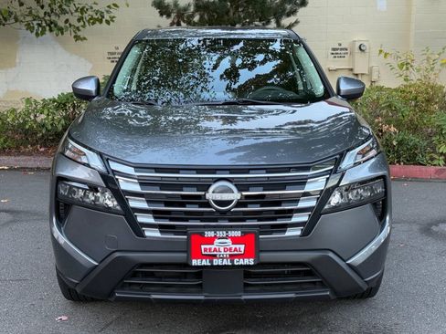 Used 2024 Nissan Rogue SV AWD/4WD image 2