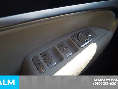 Used 2024 Genesis G70 2.5T image 15