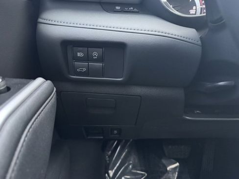 Certified 2023 Toyota Highlander XLE image 34