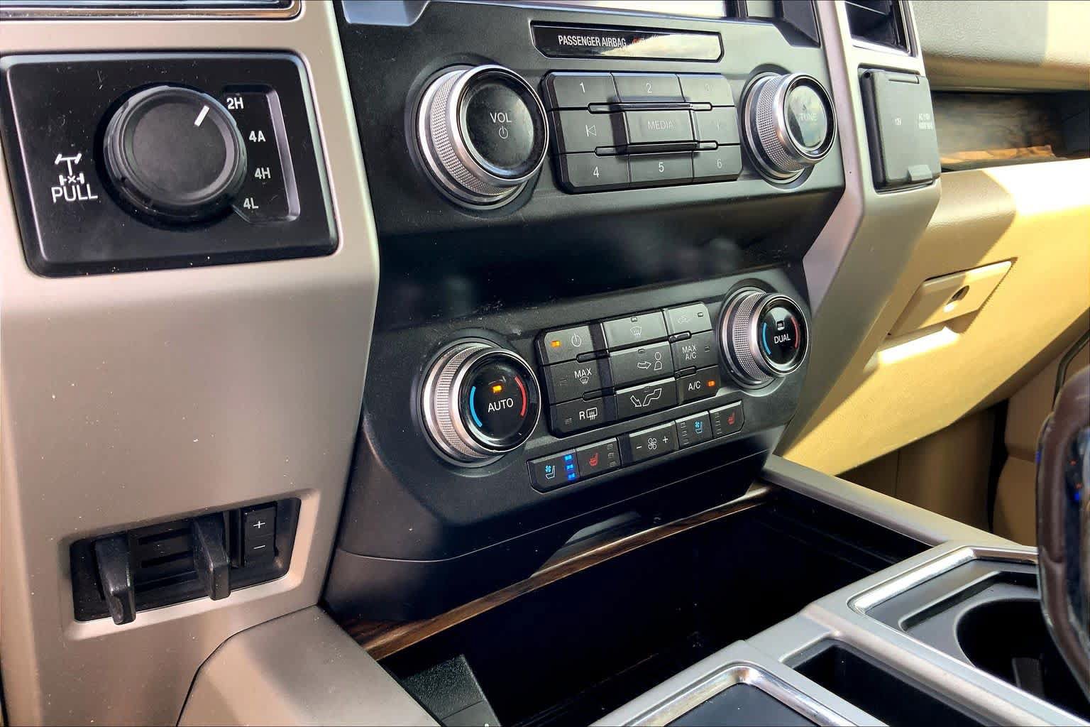 Used 2019 Ford F150 Lariat w/ Equipment Group 502A Luxury AWD/4WD image 34