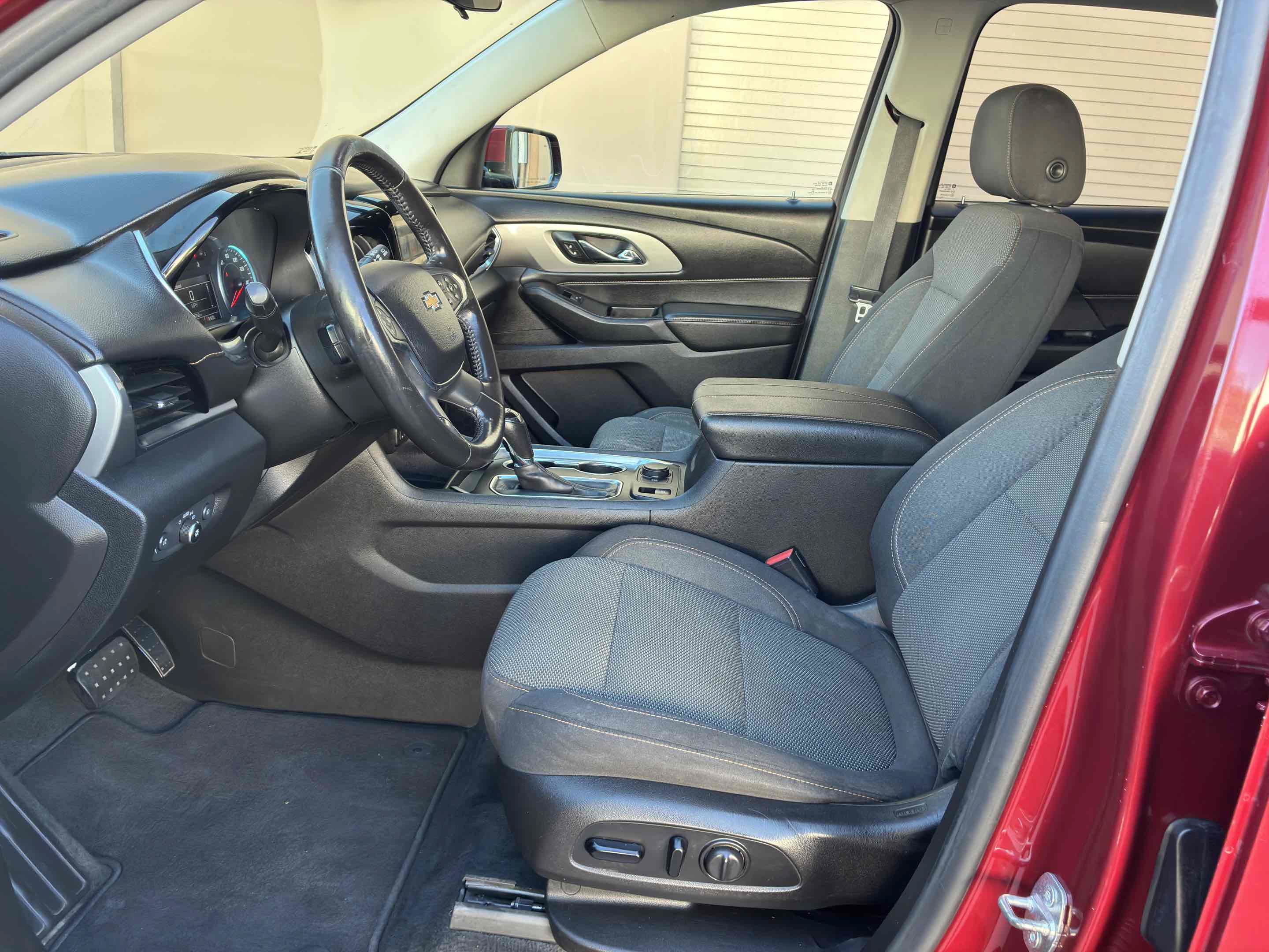 Used 2019 Chevrolet Traverse LT FWD image 36