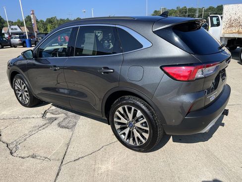 Used 2020 Ford Escape Titanium image 6