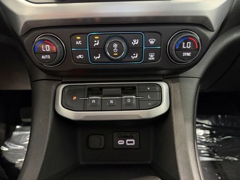 Used 2023 GMC Acadia SLT w/ Technology Package AWD/4WD image 19